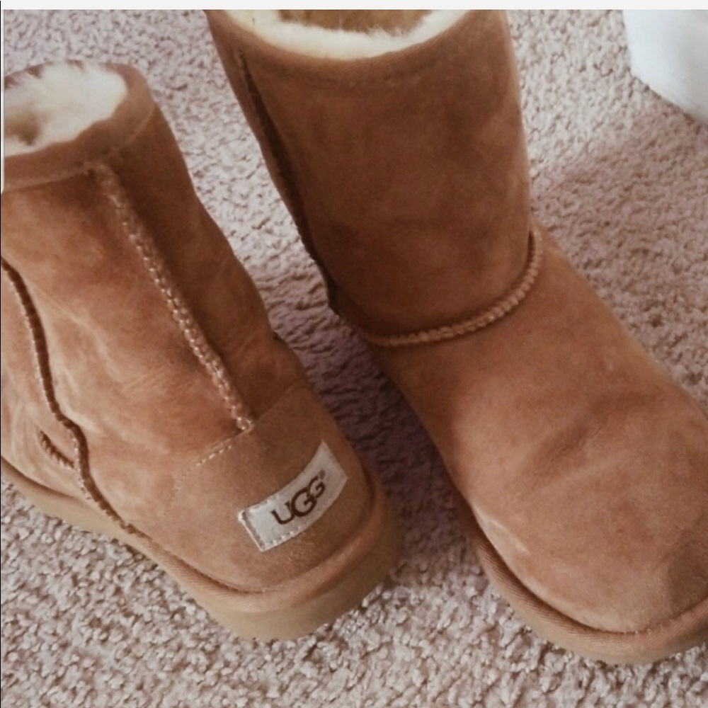 Ugg boots condition is 10/10